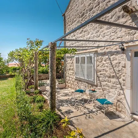 Old Garden Apartment *