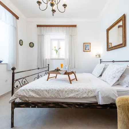 Old Garden Apartment *